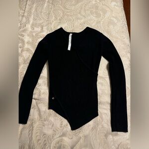 Lululemon navy blue sweater size 6